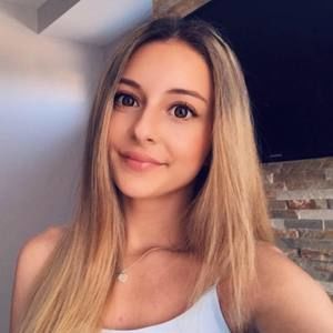 Meet your Posher, Daniella